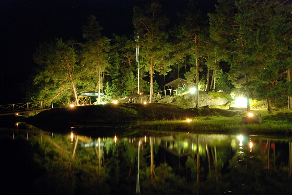 Veden, tulen ja valon juhlaa. (30 s, f/6.3, ISO 1250, 28 mm)